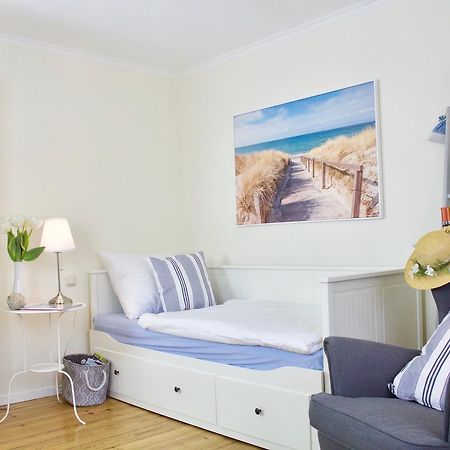 Strandnahe Fewo Mit 3 Schlafzimmern Und Balkon, Villa Vergissmeinnicht 02, Binz Exterior foto